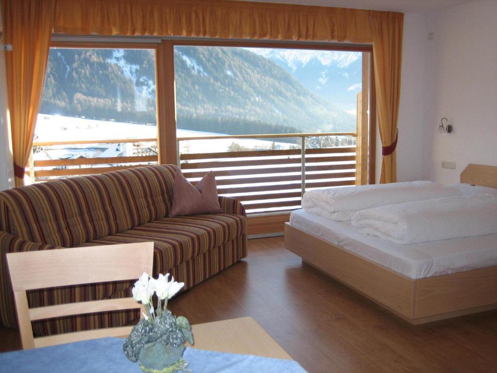 Garni - Appartement Neumairhof Rasun Anterselva Quarto foto